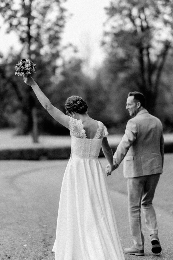 Braut und Bräutigam Hochzeitsmoment festgehalten von Hochzeitsfotografin Salzburg